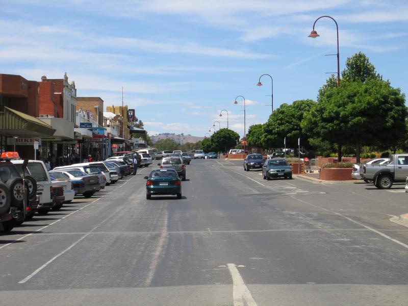 Seymour - Commercial centre and shops: View north-east along Station St between Wallis St and Henry St