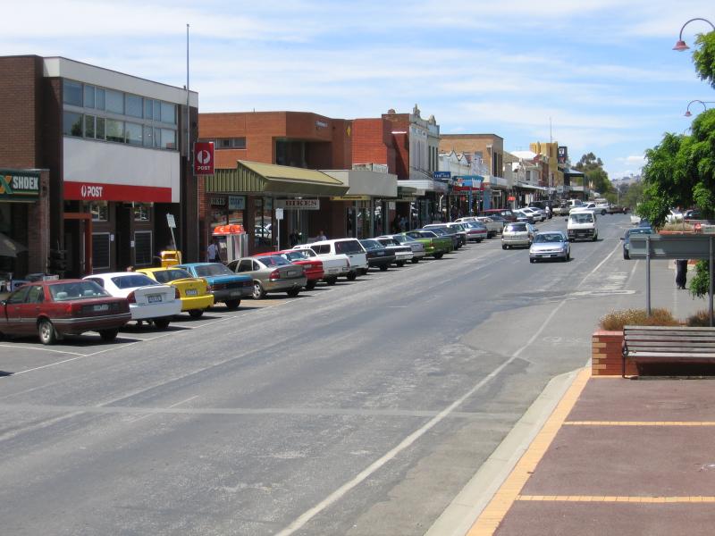 Seymour - Commercial centre and shops: View north-east along Station St between Wallis St and Henry St