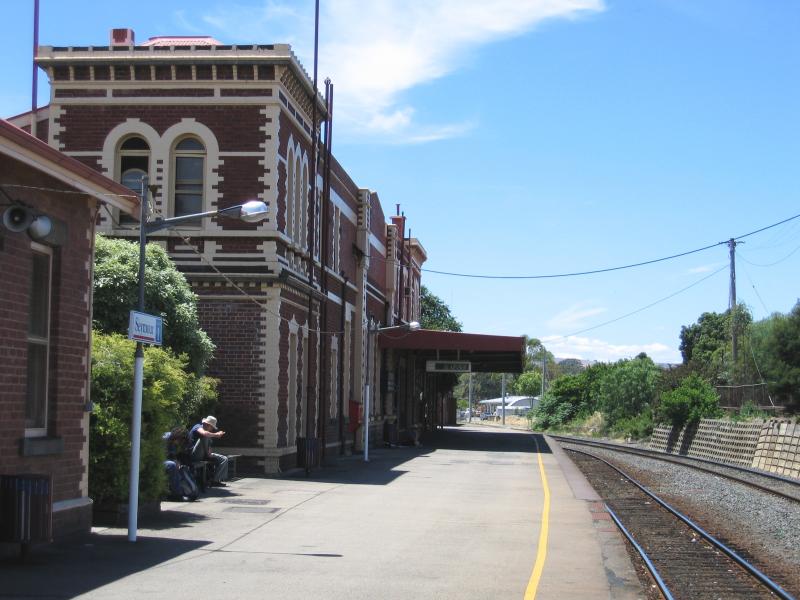 Seymour - Railway station and surroundings: View along station platform