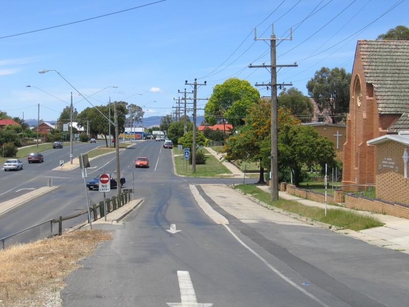 Seymour - Anzac Avenue area: View east along Anzac Av towards Guild St
