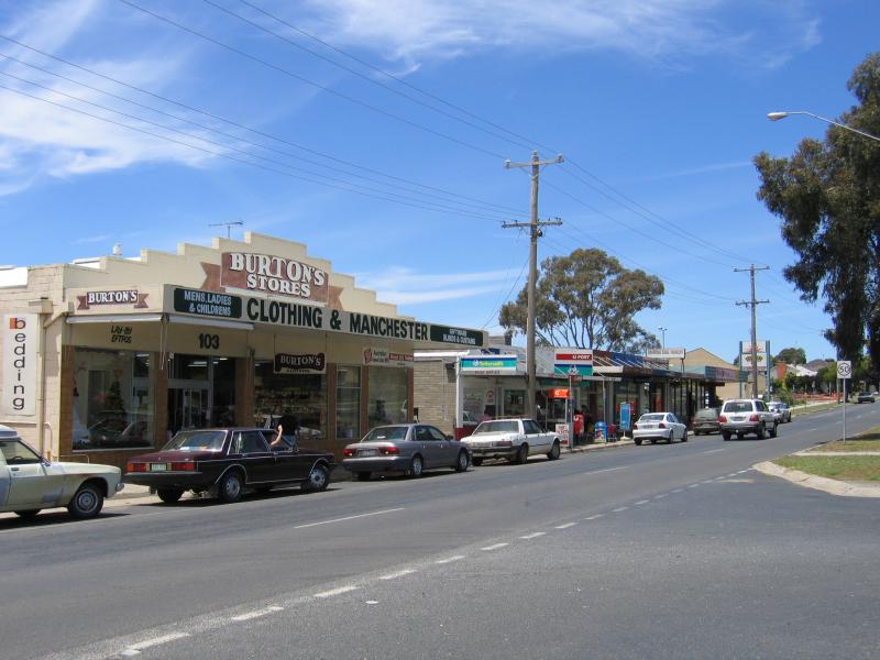 Seymour - Anzac Avenue area: View south-east along Anzac Av towards shops opposite Anglesey St