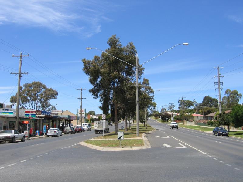 Seymour - Anzac Avenue area: View south-east along Anzac Av at Anglesey St