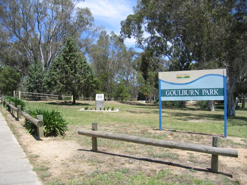 Seymour - Goulburn Park (Guild Street): Entrance to park, Guild St near Progress St