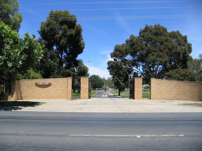 Seymour - Kings Park: Entrance to Kings Park, Tallarook St