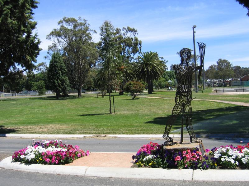 Seymour - Kings Park: Olympic torch-bearer monument