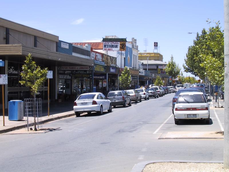 Shepparton - Commercial centre and shops - View east along Fryers St at Wyndham St