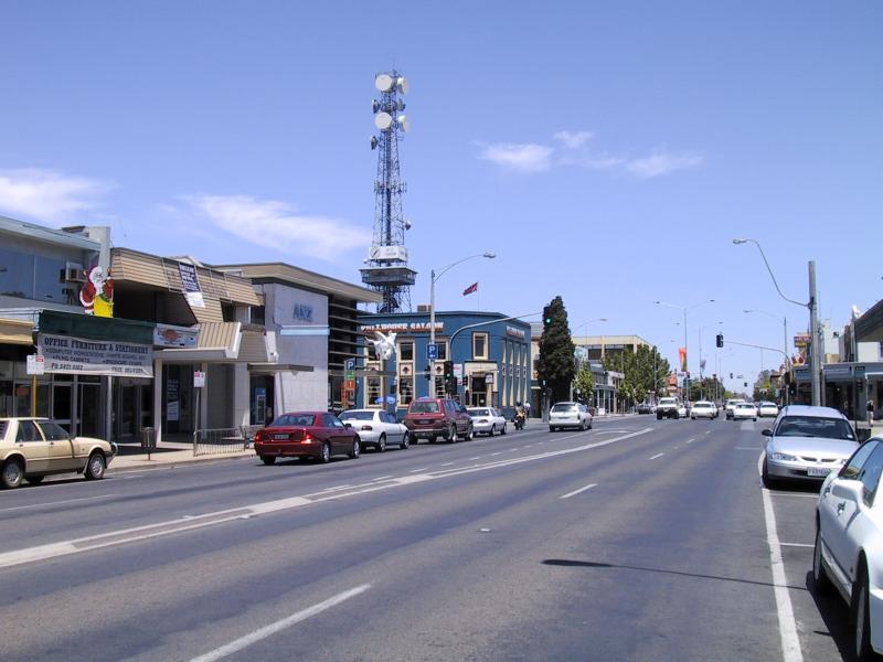Shepparton - Commercial centre and shops: View south along Wyndham St towards Fryers St