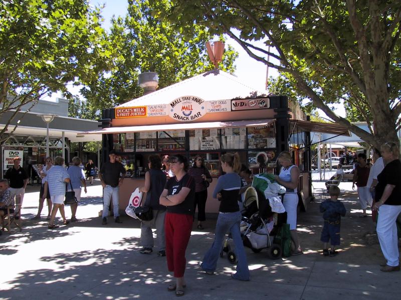 Shepparton - Commercial centre and shops: Maude St Mall at Stewart St
