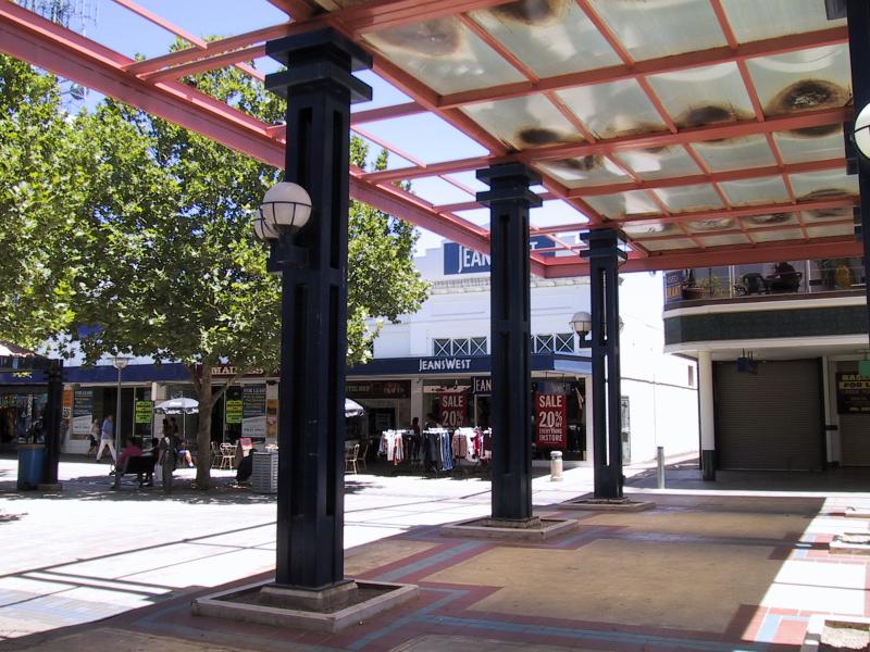 Shepparton - Commercial centre and shops: Maude St Mall between Stewart St and Fryers St