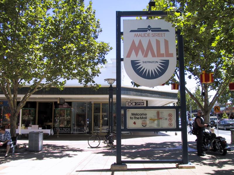 Shepparton - Commercial centre and shops: View west along Fryers St at Maude St Mall