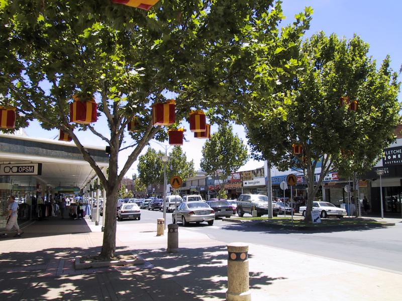 Shepparton - Commercial centre and shops: View west along Fryer St at Maude St Mall