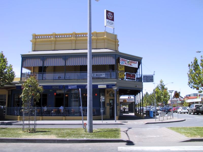 Shepparton - Commercial centre and shops: View east along Fryer St at Maude St
