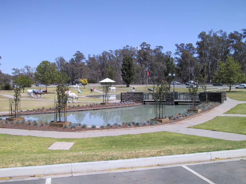Shepparton - Monash Park, between Fryers Street and High Street: View through park
