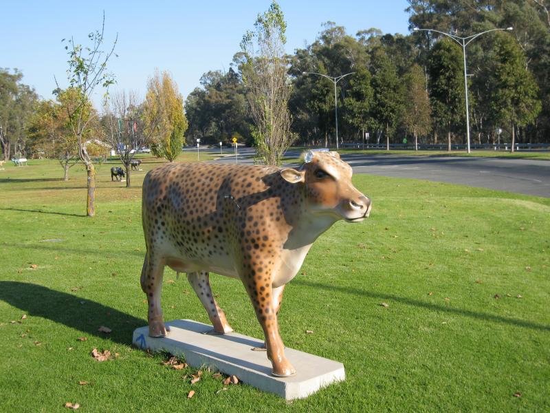 Shepparton - Monash Park, between Fryers Street and High Street: Shepparton Moooving Art exhibition of cow sculptures