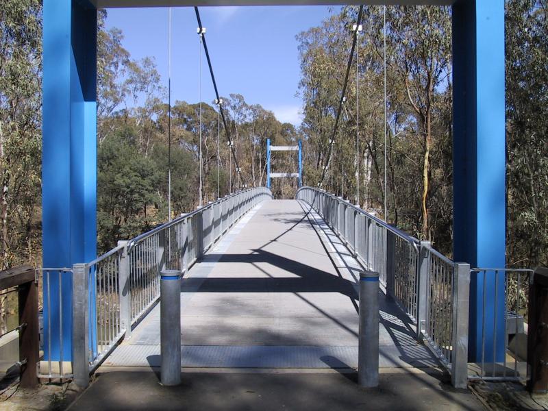 Shepparton - Victoria Park Lake, Goulburn River, Aquamoves centre: View across footbridge at Goulburn River near Aquamoves centre