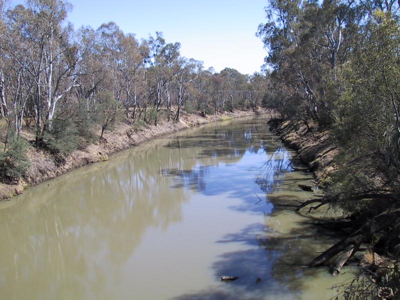Shepparton - Victoria Park Lake, Goulburn River, Aquamoves centre: View along Goulburn River from footbridge near Aquamoves centre