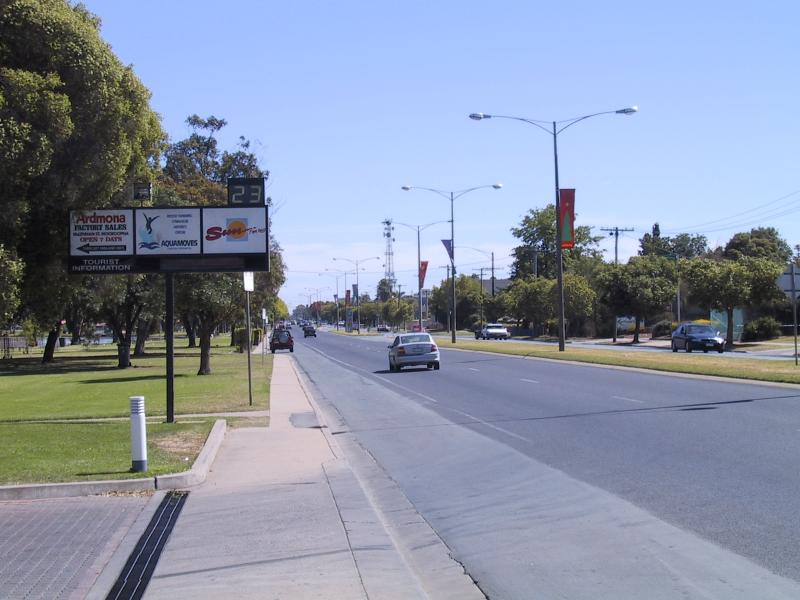 Shepparton - Around town: North along Wyndham St at Shepparton Visitor Information Centre