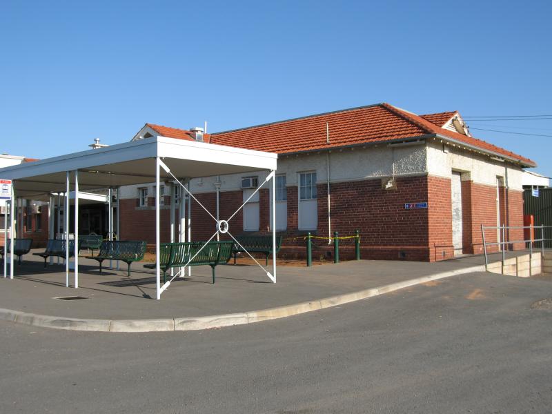 Shepparton - Around town: Shepparton railway station, Purcell St