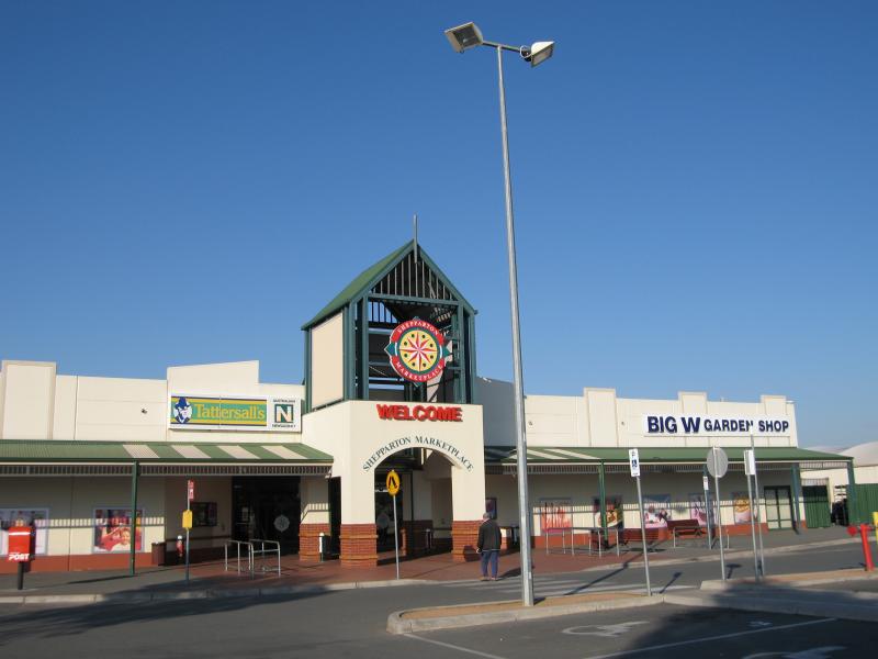 Shepparton - Around town: Shepparton Marketplace shopping centre, Midland Highway