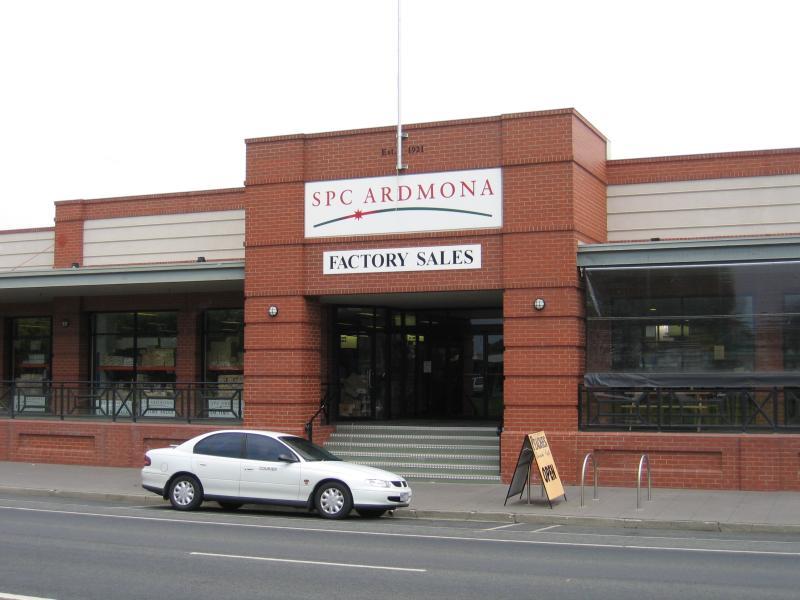 Shepparton - Mooroopna: SPC Ardmona Factory Sales shop, McLennan St