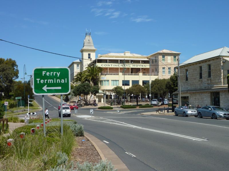 Sorrento - Shops and commercial centre, Ocean Beach Road - View south along Pt Nepean Rd towards Ocean Beach Rd and Continental Hotel