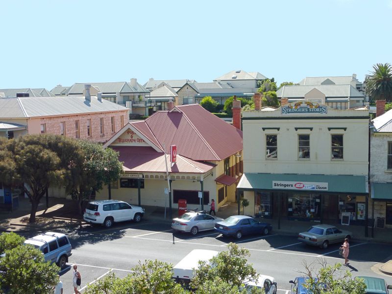 Sorrento - Shops and commercial centre, Ocean Beach Road: View north across Ocean Beach Rd at post office and Stringer's Stores