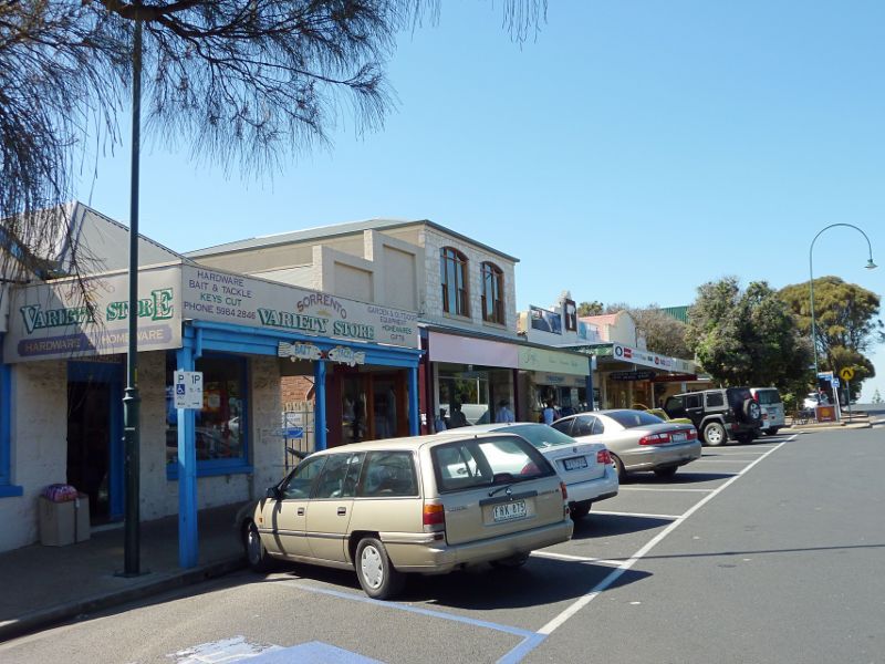 Sorrento - Shops and commercial centre, Ocean Beach Road: View east along Ocean Beach Rd, west of George St