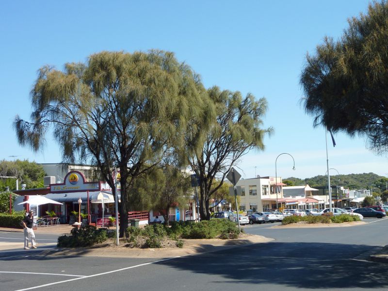 Sorrento - Shops and commercial centre, Ocean Beach Road: View west along Ocean Beach Rd towards Kerferd Av