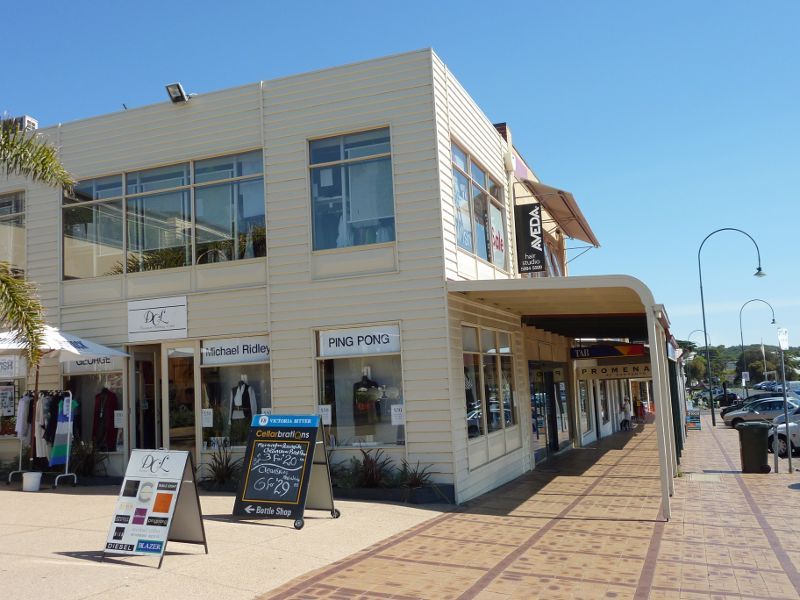 Sorrento - Shops and commercial centre, Ocean Beach Road - View west along Ocean Beach Rd towards Darling Rd