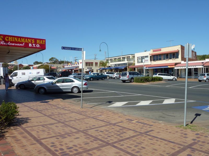 Sorrento - Shops and commercial centre, Ocean Beach Road: View south across Ocean Beach Rd, east of Darling Rd