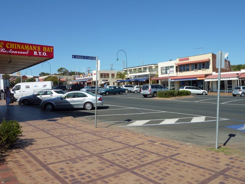 Sorrento - Shops and commercial centre, Ocean Beach Road - View south across Ocean Beach Rd, east of Darling Rd