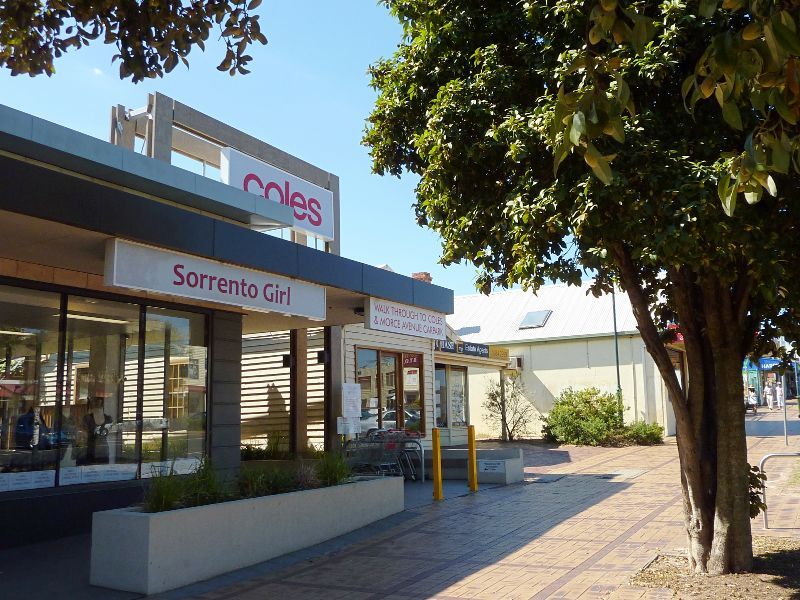 Sorrento - Shops and commercial centre, Ocean Beach Road: Walkway to Coles, Ocean Beach Rd, opposite Darling Rd