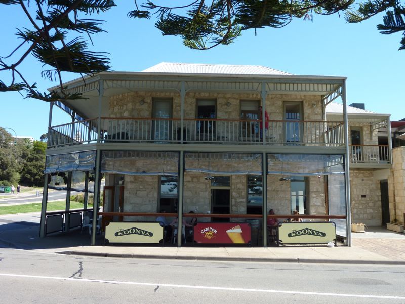 Sorrento - Point Nepean Road: Koonya Hotel, corner Pt Nepean Rd and Esplanade
