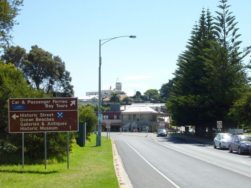 Sorrento - Point Nepean Road: View north-west along Pt Nepean Rd towards Esplanade