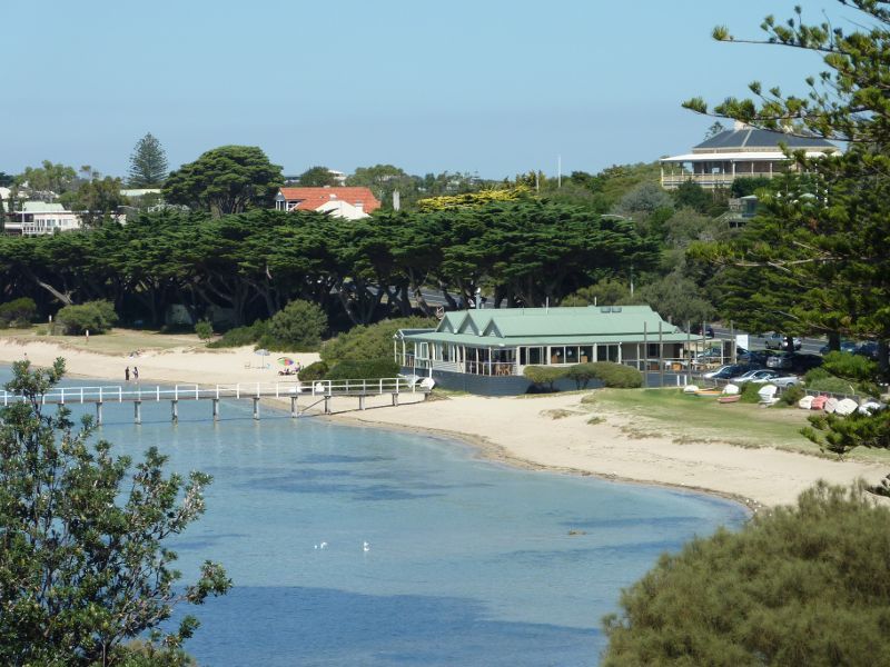 Sorrento - Views from cliffs above Policemans Point: Southerly view along Sorrento Front Beach towards jetty at The Baths Restaurant