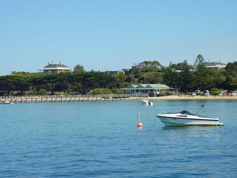 Sorrento - Policemans Point and Sorrento Pier - View towards jetty at Sorrento Front Beach