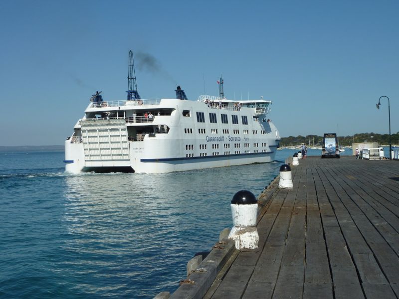 Sorrento - Policemans Point and Sorrento Pier: Queenscliff-Sorrento Ferry sailing beside the pier