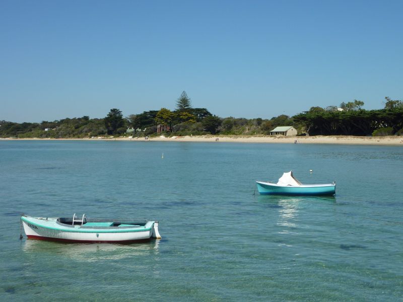 Sorrento - Western end of Sorrento Front Beach: View from jetty towards beach to the east