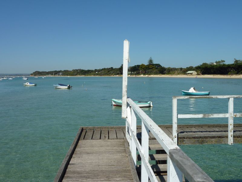Sorrento - Western end of Sorrento Front Beach: South-easterly view from end of jetty