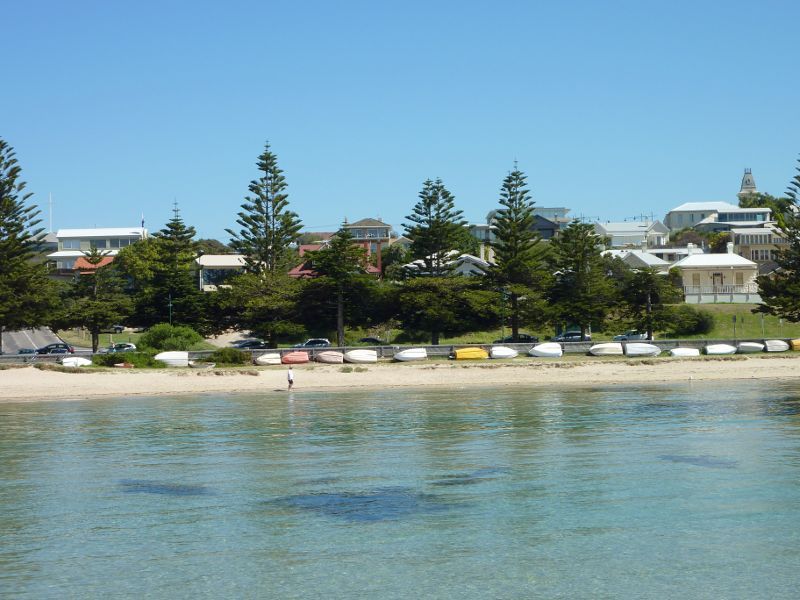 Sorrento - Western end of Sorrento Front Beach: View from jetty towards beach to the west