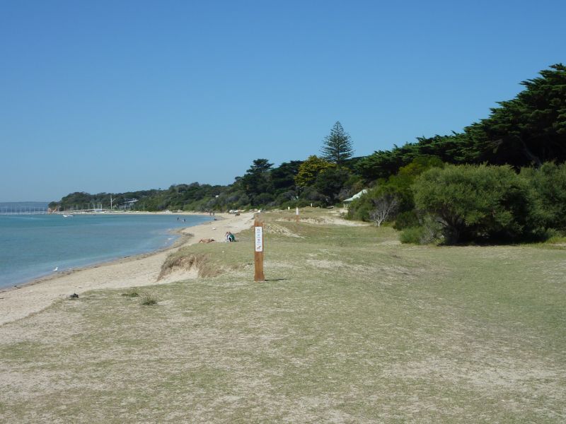Sorrento - Western end of Sorrento Front Beach: South-easterly view along foreshore and beach