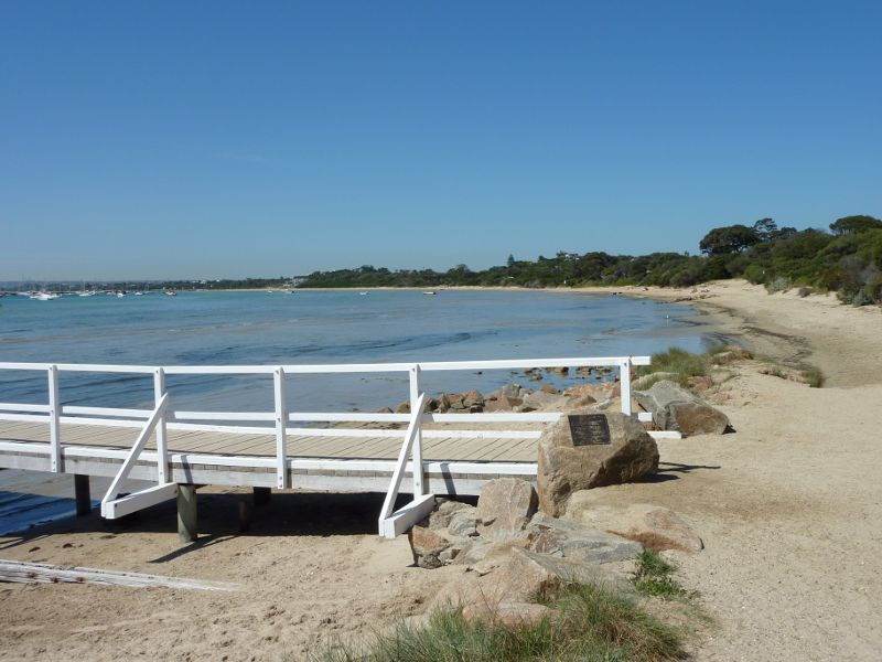 Sorrento - Camerons Bight, Port Phillip: View along beach at entrance to jetty