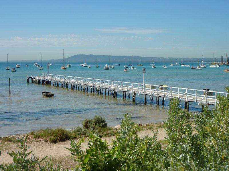 Sorrento - Camerons Bight, Port Phillip: View from foreshore towards jetty and Arthurs Seat