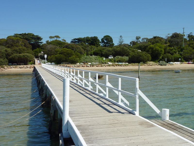 Sorrento - Camerons Bight, Port Phillip: View along jetty towards the beach