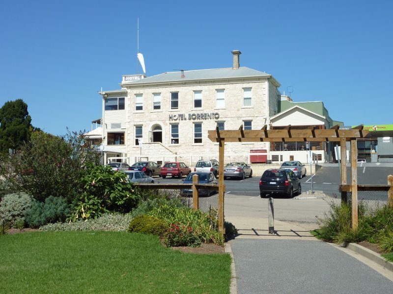 Sorrento - Sorrento Historic Park, Hotham Road: View towards Hotel Sorrento from Hotham Rd entrance to park