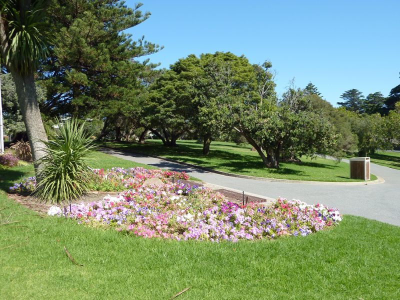 Sorrento - Sorrento Historic Park, Hotham Road: Flower beds