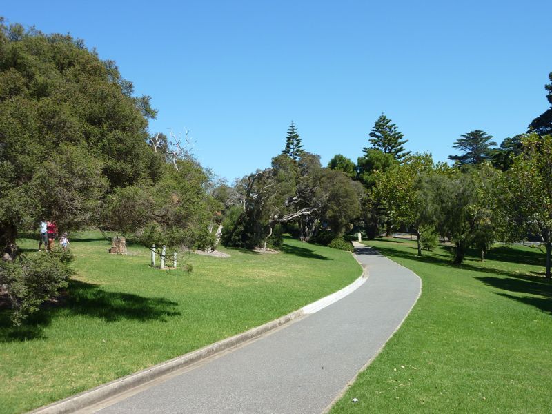 Sorrento - Sorrento Historic Park, Hotham Road: Path through park
