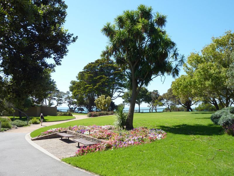 Sorrento - Sorrento Historic Park, Hotham Road: Flower beds and lawns