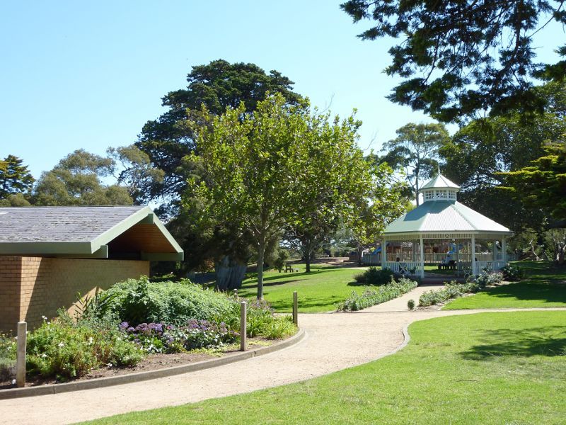 Sorrento - Sorrento Historic Park, Hotham Road: Path between toilets and rotunda