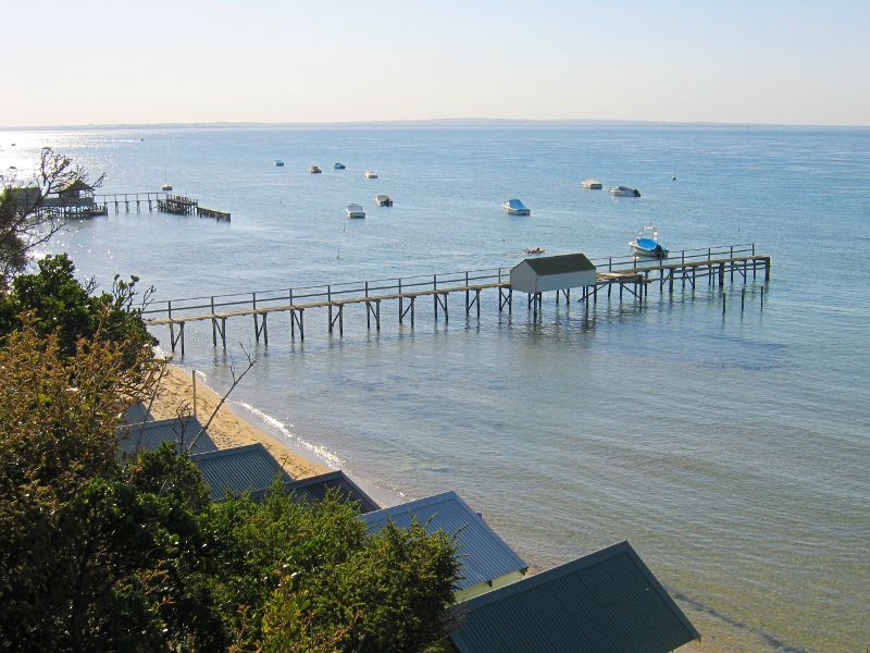Sorrento - Point King, Port Phillip: View from coastal path towards jetties west of Point King